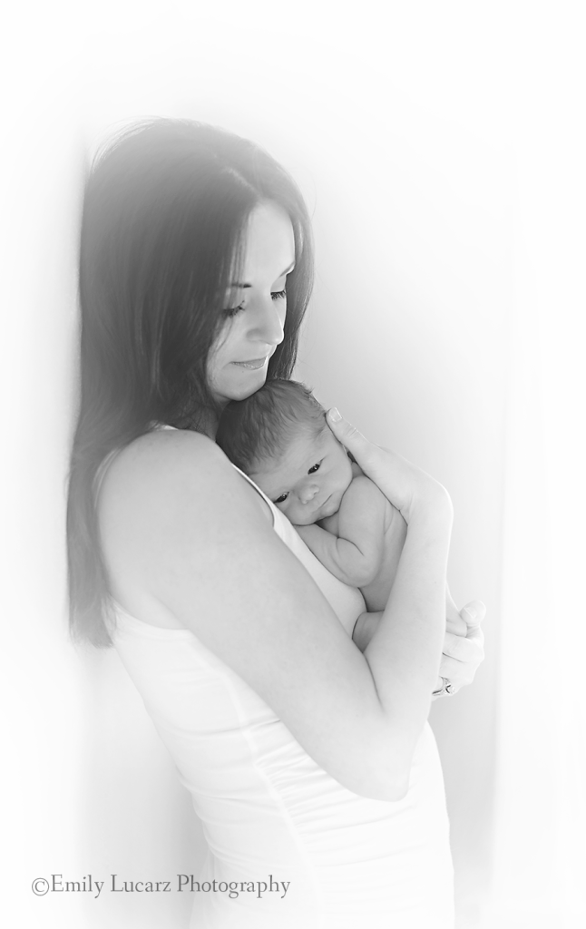 beautiful mom and newborn photo idea